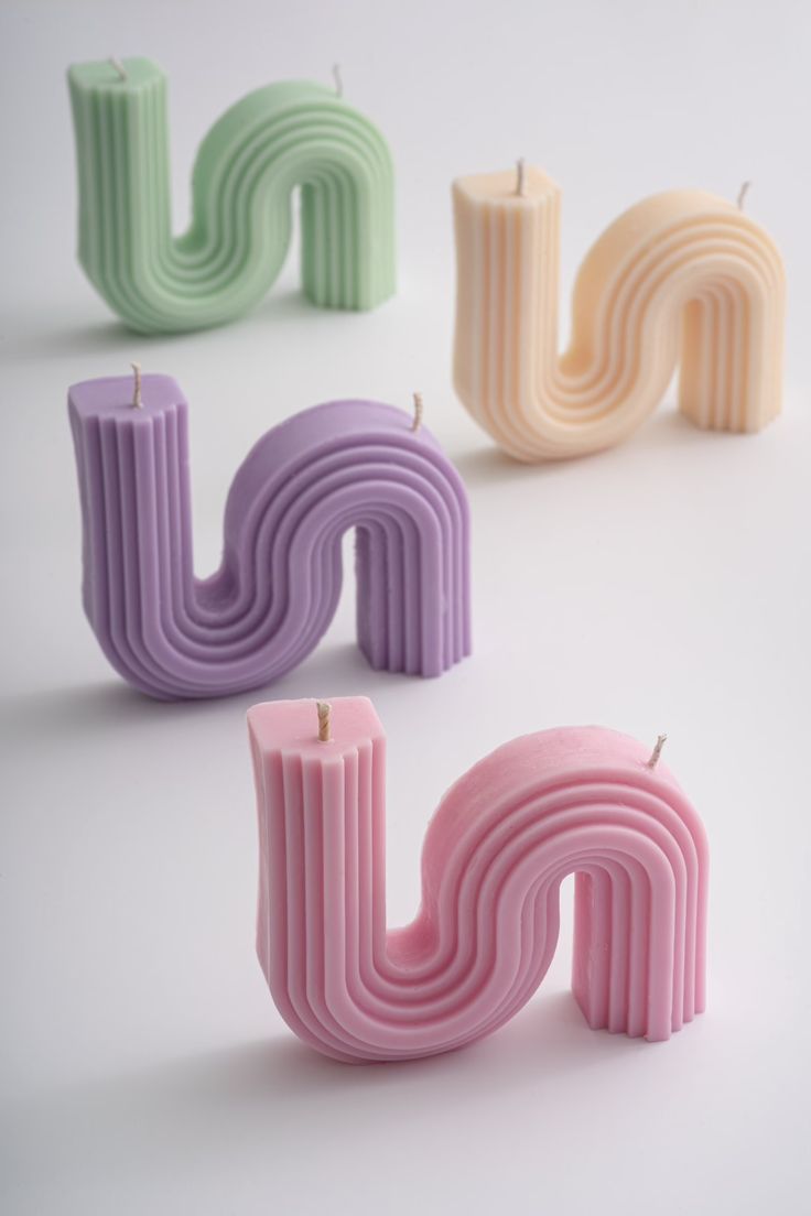 Wavy Ribbed Candle