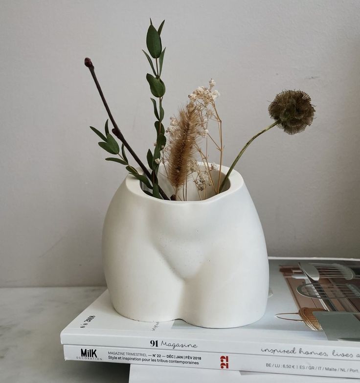 Bum Vase