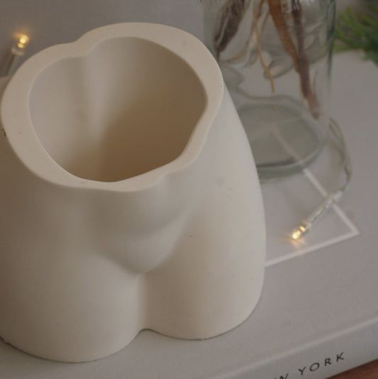 Bum Vase